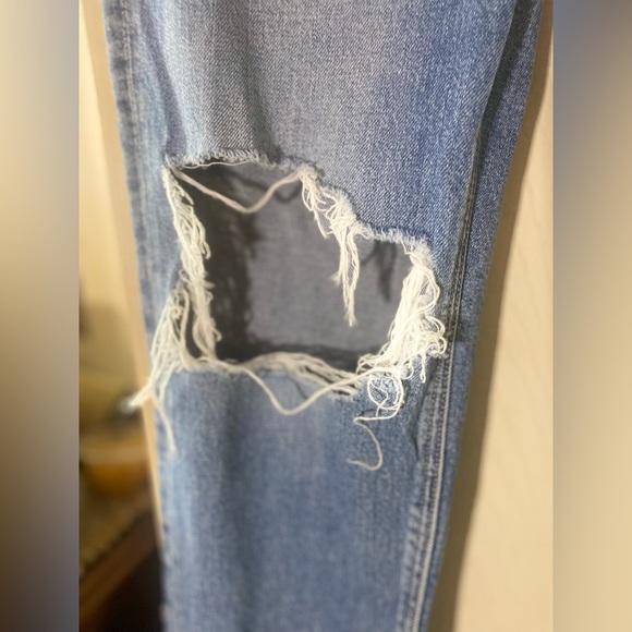 💙GREAT CONDITION💙 American Eagle | Size 4 | Strigid Mom Jeans | Worn Once - Picture 6 of 15